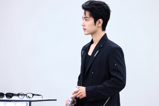 1754084 (a): :2000x1333